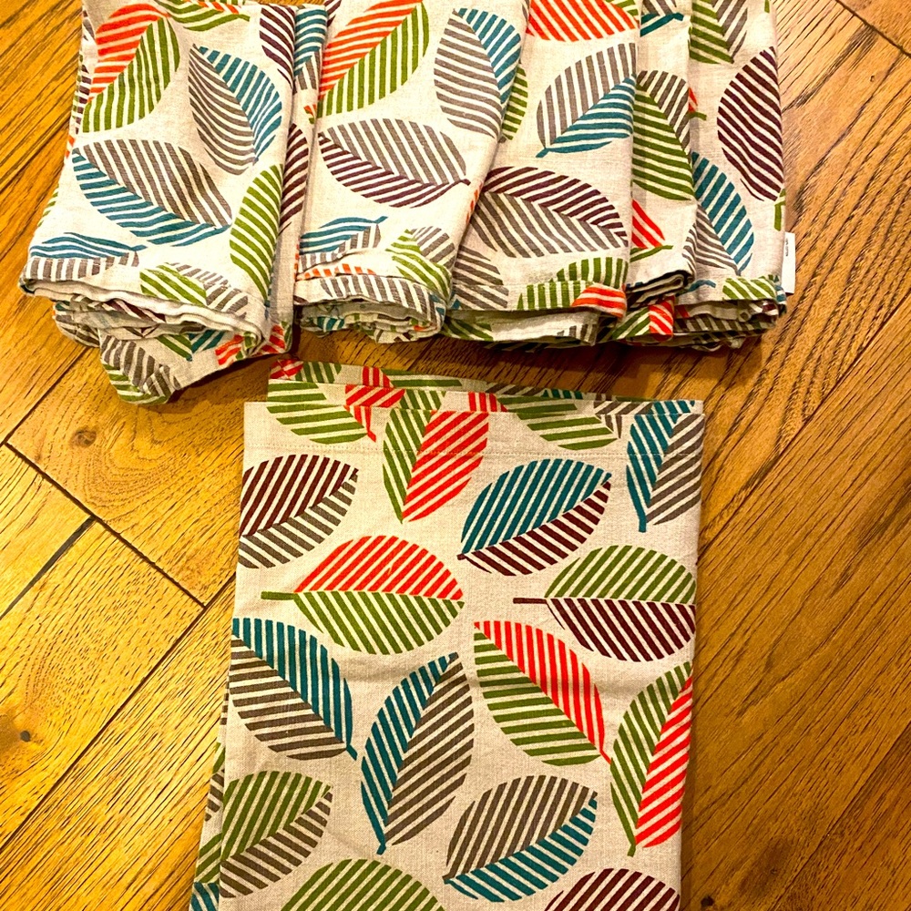 Table Runner and Napkins